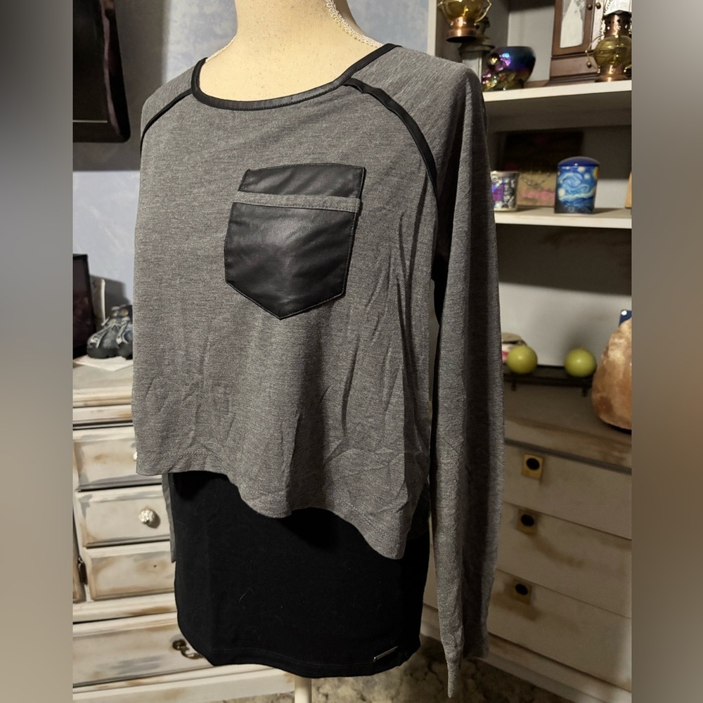💝Free💝Gray and Black Long Sleeve Top with faux leather pocket small - Picture 3 of 11